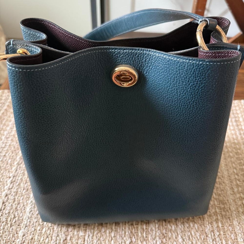 Elegant Blue Leather Tote Bag
